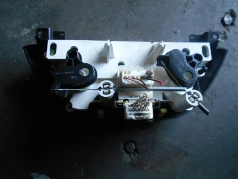 Χειριστήρια Καλοριφέρ για TOYOTA RAV-4 (2000 - 2004) (XA20) -  Χειριστήρια Καλοριφέρ για TOYOTA RAV-4 (2000 - 2004) (XA20) -