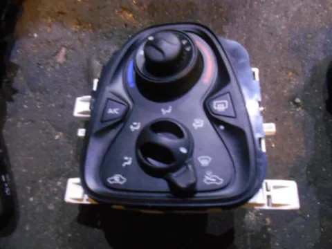 Χειριστήρια Καλοριφέρ για TOYOTA AYGO (2014 - ) Χειριστήρια Καλοριφέρ για TOYOTA AYGO (2014 - )
