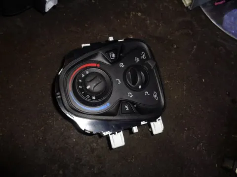 Χειριστήρια Καλοριφέρ για TOYOTA AYGO (2014 - ) Χειριστήρια Καλοριφέρ για TOYOTA AYGO (2014 - )
