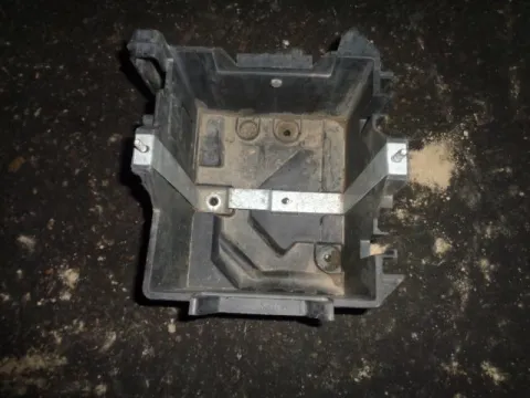 Βάση Μπαταριας 2S6T10723AC για FORD FIESTA (2002 - 2005) Mk5a , (2006 - 2008) Mk5b *Δ* Βάση Μπαταριας 2S6T10723AC για FORD FIESTA (2002 - 2005) Mk5a , (2006 - 2008) Mk5b *Δ*
