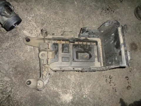 Βάση Μπαταρίας για VW GOLF (2004 - 2008) Mk5 (1K1) *Δ* Βάση Μπαταρίας για VW GOLF (2004 - 2008) Mk5 (1K1) *Δ*