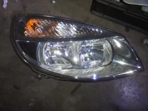 Φανάρι Εμπρός Δεξί (ΜΕ ΜΙΑ ΣΠΑΣΜΕΝΗ ΒΑΣΗ) για RENAULT SCENIC (2003 - 2006) (JM) Φανάρι Εμπρός Δεξί (ΜΕ ΜΙΑ ΣΠΑΣΜΕΝΗ ΒΑΣΗ) για RENAULT SCENIC (2003 - 2006) (JM)