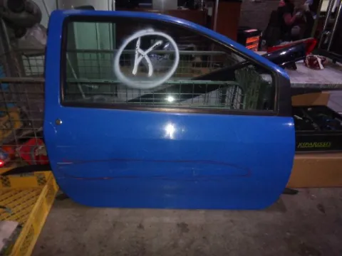 Πόρτα Δεξιά Δίπορτη (ΛΙΓΟ ΧΤΥΠΗΜΕΝΗ) για RENAULT TWINGO (1998 - 2000) (C06) *Γ* Πόρτα Δεξιά Δίπορτη (ΛΙΓΟ ΧΤΥΠΗΜΕΝΗ) για RENAULT TWINGO (1998 - 2000) (C06) *Γ*