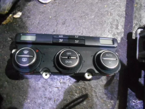 Χειριστήρια Καλοριφέρ για VW GOLF (2004 - 2008) Mk5 (1K1) Χειριστήρια Καλοριφέρ για VW GOLF (2004 - 2008) Mk5 (1K1)