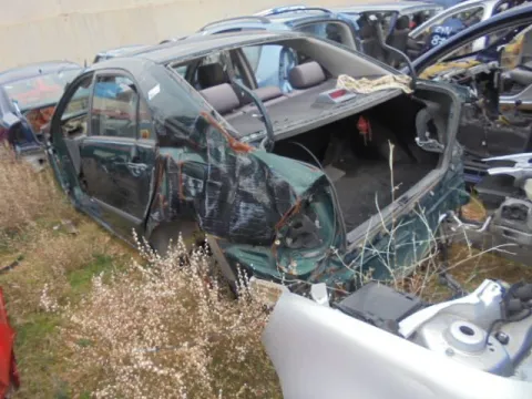 Τροπέτο Πίσω Με Άξονα Με Θόλους Και Σασί για TOYOTA COROLLA (2002 - 2004) (E120) Sedan - 4dr (KM28) *ΔΒ* -  Τροπέτο Πίσω Με Άξονα Με Θόλους Και Σασί για TOYOTA COROLLA (2002 - 2004) (E120) Sedan - 4dr (KM28) *ΔΒ* -