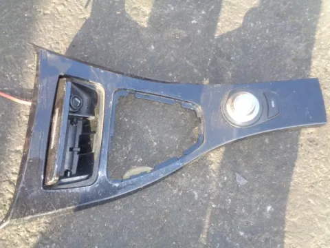 Κονσόλα Μοχλού με Αναπτήρα για BMW 3 Series (2005 - 2008) (E90-1-2-3)  *Δ* Κονσόλα Μοχλού με Αναπτήρα για BMW 3 Series (2005 - 2008) (E90-1-2-3)  *Δ*