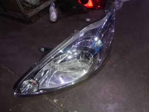 Φανάρι Εμπρός Αριστερό Με Σπασμένη Βάση για FORD KA (2008 - ) (RU8) Φανάρι Εμπρός Αριστερό Με Σπασμένη Βάση για FORD KA (2008 - ) (RU8)