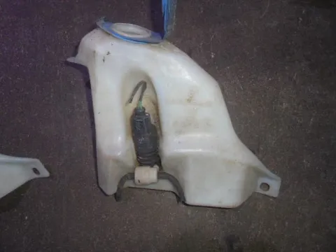Δοχείο Υαλοκαθαριστήρων Με Μοτέρ για VW POLO (1999 - 2001) (6N2) Δοχείο Υαλοκαθαριστήρων Με Μοτέρ για VW POLO (1999 - 2001) (6N2)