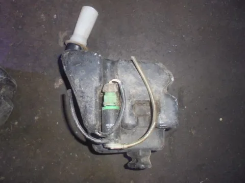 Δοχείο Υαλοκαθαριστήρων Με Μοτέρ για PEUGEOT 106 (1996 - 2003) Δοχείο Υαλοκαθαριστήρων Με Μοτέρ για PEUGEOT 106 (1996 - 2003)