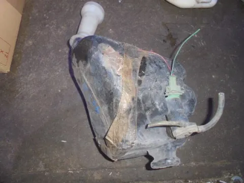 Δοχείο Υαλοκαθαριστήρων Με Μοτέρ για PEUGEOT 106 (1996 - 2003) Δοχείο Υαλοκαθαριστήρων Με Μοτέρ για PEUGEOT 106 (1996 - 2003)