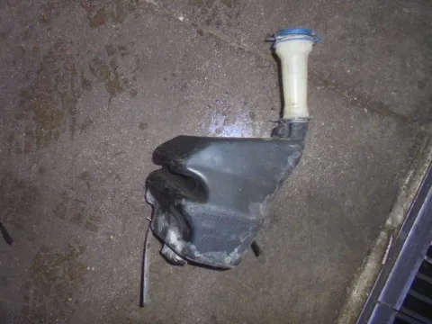 Δοχείο Υαλοκαθαριστήρων Με Μοτέρ για PEUGEOT 106 (1996 - 2003) Δοχείο Υαλοκαθαριστήρων Με Μοτέρ για PEUGEOT 106 (1996 - 2003)