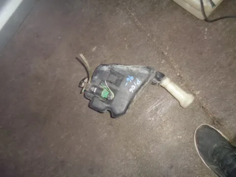 Δοχείο Υαλοκαθαριστήρων Με Μοτέρ για PEUGEOT 106 (1996 - 2003) Δοχείο Υαλοκαθαριστήρων Με Μοτέρ για PEUGEOT 106 (1996 - 2003)