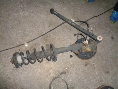 Άκρο Πλήρες Πίσω Αριστερό Με Ταμπούρο ABS για MAZDA 323 (1998 - 2000) (BJ)  *Α* Άκρο Πλήρες Πίσω Αριστερό Με Ταμπούρο ABS για MAZDA 323 (1998 - 2000) (BJ)  *Α*
