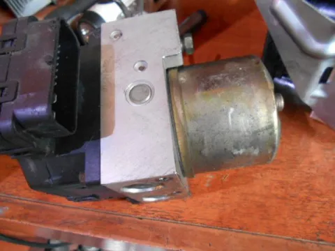 Μονάδα ABS 0K30C437A0 για KIA RIO (2002 - 2005) (DC) Μονάδα ABS 0K30C437A0 για KIA RIO (2002 - 2005) (DC)