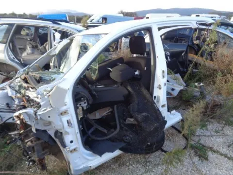 Τροπέτο Πίσω Με Άξονα Με Θολους Και Σασσι για KIA CEED (2009 - 2012) (ED) Hatchback - 5dr *ΔΒ* -  Τροπέτο Πίσω Με Άξονα Με Θολους Και Σασσι για KIA CEED (2009 - 2012) (ED) Hatchback - 5dr *ΔΒ* -