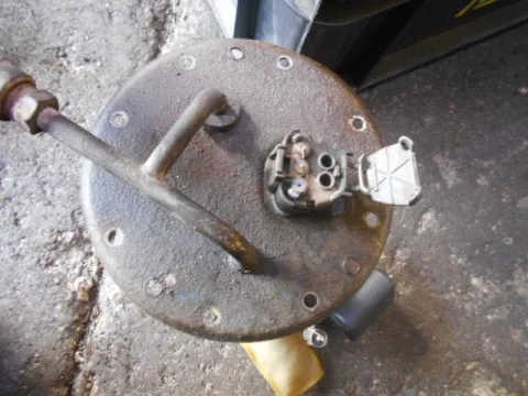 Αντλία Καυσίμου (Τρόμπα Βενζίνης) για TOYOTA RAV-4 (2000 - 2004) (XA20) Αντλία Καυσίμου (Τρόμπα Βενζίνης) για TOYOTA RAV-4 (2000 - 2004) (XA20)