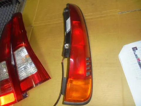 Φανάρι Πίσω Δεξί Ραγισμένο για DAIHATSU TERIOS (1997 - 2000) (J100) Φανάρι Πίσω Δεξί Ραγισμένο για DAIHATSU TERIOS (1997 - 2000) (J100)