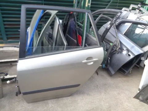 Πόρτα Πίσω Αριστερή για TOYOTA COROLLA VERSO (2001 - 2004) (E120) Πόρτα Πίσω Αριστερή για TOYOTA COROLLA VERSO (2001 - 2004) (E120)