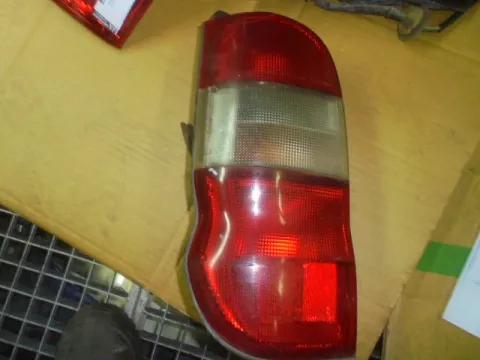 Φανάρι Πίσω Αριστερό Ραγισμένο για TOYOTA HI-ACE (1983 - 1989) (H50-60) Φανάρι Πίσω Αριστερό Ραγισμένο για TOYOTA HI-ACE (1983 - 1989) (H50-60)