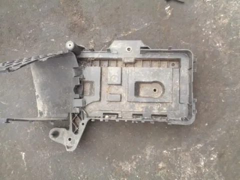 Βάση Μπαταρίας για VW GOLF (2004 - 2008) Mk5 (1K1) *Δ* Βάση Μπαταρίας για VW GOLF (2004 - 2008) Mk5 (1K1) *Δ*