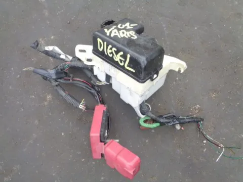 Ασφαλειοθήκη Μπαταρίας για TOYOTA YARIS (1999 - 2002) (XP10) DIESEL *Δ* Ασφαλειοθήκη Μπαταρίας για TOYOTA YARIS (1999 - 2002) (XP10) DIESEL *Δ*