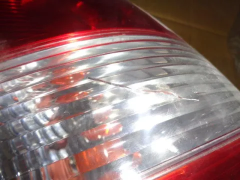 Φανάρι Πίσω Αριστερό Ραγισμένο Με 4 Ντουί για KIA SORENTO (2002 - 2007) (JC) -  Φανάρι Πίσω Αριστερό Ραγισμένο Με 4 Ντουί για KIA SORENTO (2002 - 2007) (JC) -