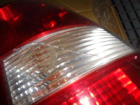 Φανάρι Πίσω Αριστερό Ραγισμένο 4 Ντουί για KIA SORENTO (2002 - 2007) (JC) -  Φανάρι Πίσω Αριστερό Ραγισμένο 4 Ντουί για KIA SORENTO (2002 - 2007) (JC) -