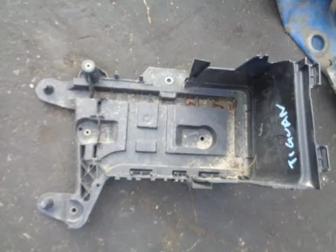 Βάση Μπαταρίας για VW TIGUAN (2008 - 2012) (5N) *Δ* Βάση Μπαταρίας για VW TIGUAN (2008 - 2012) (5N) *Δ*