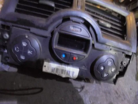 Χειριστήρια Καλοριφέρ για RENAULT MEGANE (2002 - 2005) (LM) (KM) (EM) (CM) Χειριστήρια Καλοριφέρ για RENAULT MEGANE (2002 - 2005) (LM) (KM) (EM) (CM)