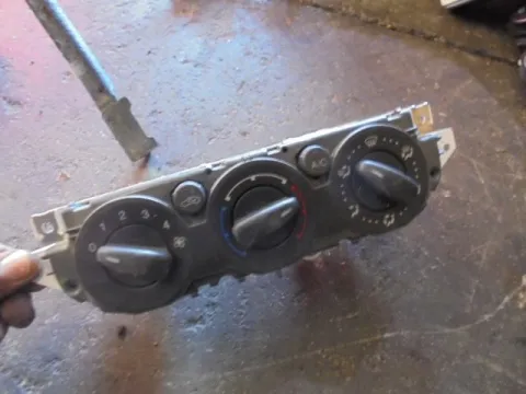 Χειριστήρια Καλοριφέρ για FORD FOCUS (2004 - 2008) Mk2a (DA3 - C307) Χειριστήρια Καλοριφέρ για FORD FOCUS (2004 - 2008) Mk2a (DA3 - C307)