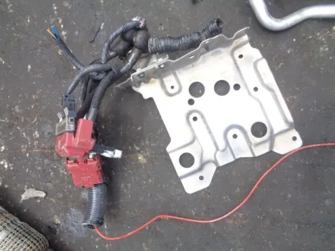 Βάση Μπαταρίας με Ασφαλειοθήκη για NISSAN QASHQAI (2014 - ) *Δ* Βάση Μπαταρίας με Ασφαλειοθήκη για NISSAN QASHQAI (2014 - ) *Δ*