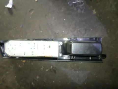 Διακόπτης Πόρτας Παραθύρων Κεντρικός Αριστερής 4ΠΛΟΣ 12PIN για TOYOTA YARIS (2015 - ) - 