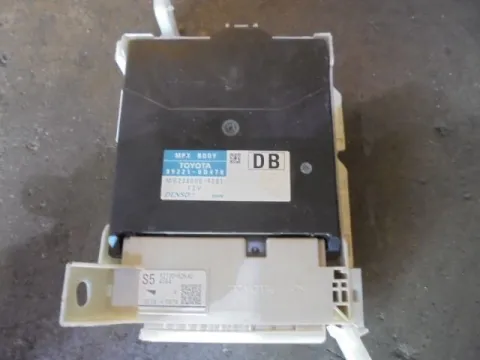 Ασφαλειοθήκη Μηχανής 892210D470 για TOYOTA YARIS (2015 - ) Ασφαλειοθήκη Μηχανής 892210D470 για TOYOTA YARIS (2015 - )