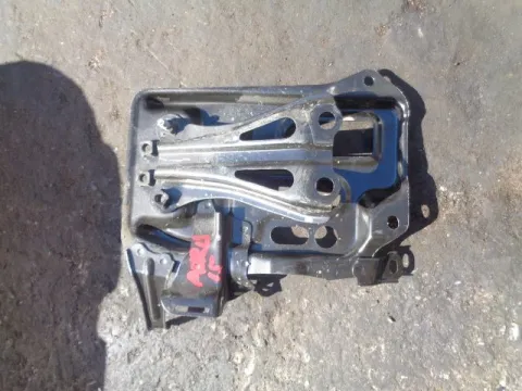 Βάση Μπαταρίας για TOYOTA AURIS (2016 - ) *Δ* Βάση Μπαταρίας για TOYOTA AURIS (2016 - ) *Δ*