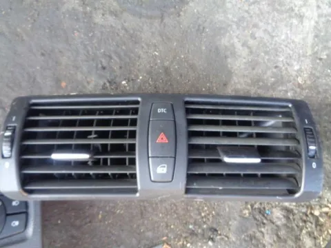 Διακόπτης Αλάρμ με Αεραγωγούς για BMW 1 Series (2007 - 2012) *Δ* Διακόπτης Αλάρμ με Αεραγωγούς για BMW 1 Series (2007 - 2012) *Δ*