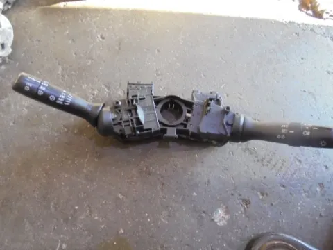 Διακόπτης Φώτων-Φλάς για TOYOTA YARIS (2015 - ) Διακόπτης Φώτων-Φλάς για TOYOTA YARIS (2015 - )