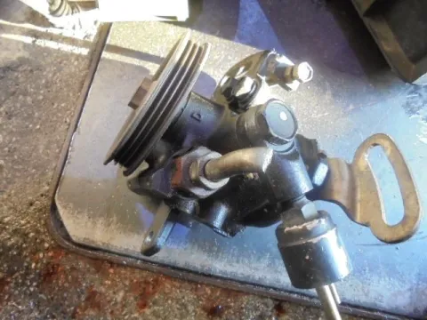 Αντλία Υδραυλικού Τιμονιού Μεταχειρισμένος για DAIHATSU APPLAUSE (1989 - 1996) (A101) (A111)