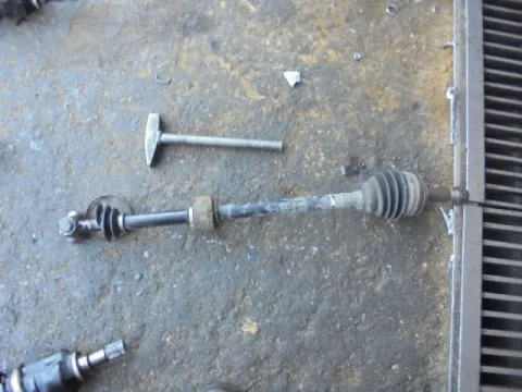 Ημιαξόνιο Εμπρός Δεξί για TOYOTA YARIS (2015 - ) Ημιαξόνιο Εμπρός Δεξί για TOYOTA YARIS (2015 - )