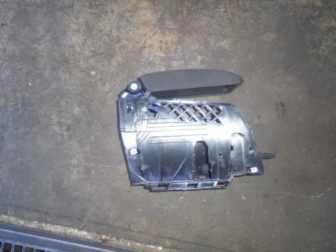 Υποβραχιόνιο(Τεμπέλης) για VW GOLF (2009 - 2013) Mk6 (5K1) **Γ** Υποβραχιόνιο(Τεμπέλης) για VW GOLF (2009 - 2013) Mk6 (5K1) **Γ**