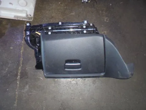 Ντουλαπάκι για BMW 1 Series (2007 - 2012) **Γ** Ντουλαπάκι για BMW 1 Series (2007 - 2012) **Γ**