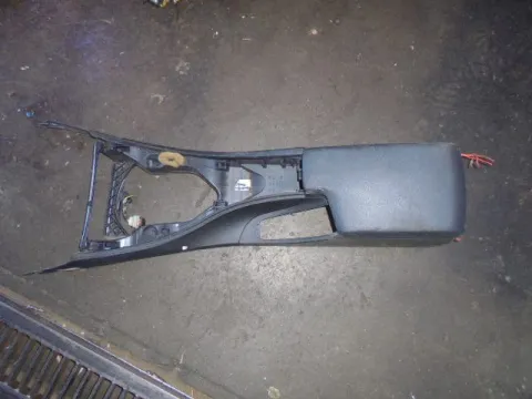 Υποβραχιόνιο(Τεμπέλης) για BMW 3 Series (2005 - 2008) (E90-1-2-3)  **Γ** Υποβραχιόνιο(Τεμπέλης) για BMW 3 Series (2005 - 2008) (E90-1-2-3)  **Γ**