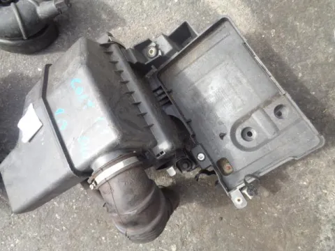 Φιλτροκούτι και Βάση Μπαταρίας για MITSUBISHI COLT (2008 - ) (JZ3)  *Δ* Φιλτροκούτι και Βάση Μπαταρίας για MITSUBISHI COLT (2008 - ) (JZ3)  *Δ*