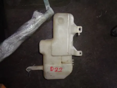 Δοχείο Υαλοκαθαριστήρων για NISSAN D22 (1998 - 2001) Δοχείο Υαλοκαθαριστήρων για NISSAN D22 (1998 - 2001)