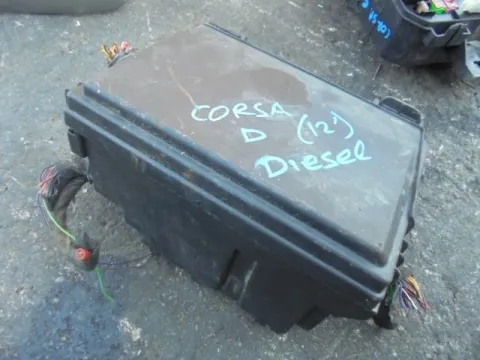 Ασφαλειοθήκη Μπαταρίας για OPEL CORSA (2011 - 2014) D Diesel *Δ* Ασφαλειοθήκη Μπαταρίας για OPEL CORSA (2011 - 2014) D Diesel *Δ*