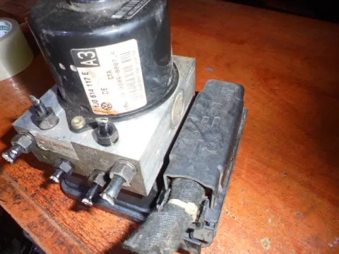 Μονάδα ABS 1J0614117E για VW GOLF (1998 - 2004) Mk4 (1J1) Μονάδα ABS 1J0614117E για VW GOLF (1998 - 2004) Mk4 (1J1)