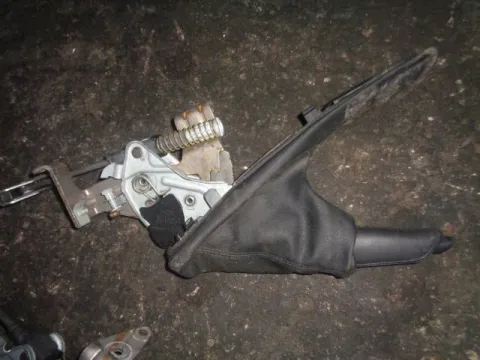 Καστάνια Χειροφρένου για BMW 3 Series (2008 - 2012) (E90-1-2-3 F-L) *Δ* Καστάνια Χειροφρένου για BMW 3 Series (2008 - 2012) (E90-1-2-3 F-L) *Δ*