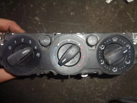 Χειριστήρια Καλοριφέρ για FORD FOCUS (2004 - 2008) Mk2a (DA3 - C307) Χειριστήρια Καλοριφέρ για FORD FOCUS (2004 - 2008) Mk2a (DA3 - C307)