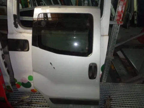 Πόρτα Δεξιά Συρόμενη Με Τζάμι για FIAT FIORINO (2008 -) , QUBO (2008 - ) Πόρτα Δεξιά Συρόμενη Με Τζάμι για FIAT FIORINO (2008 -) , QUBO (2008 - )