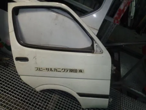 Πόρτα Εμπρός Δεξιά για TOYOTA HI-ACE (1992 - 1996) (H100) Πόρτα Εμπρός Δεξιά για TOYOTA HI-ACE (1992 - 1996) (H100)
