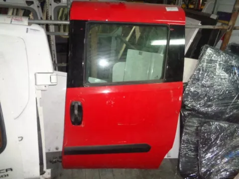 Πόρτα Αριστερή Συρόμενη Με Τζάμι για FIAT DOBLO (2010 - 2015) (152) Πόρτα Αριστερή Συρόμενη Με Τζάμι για FIAT DOBLO (2010 - 2015) (152)